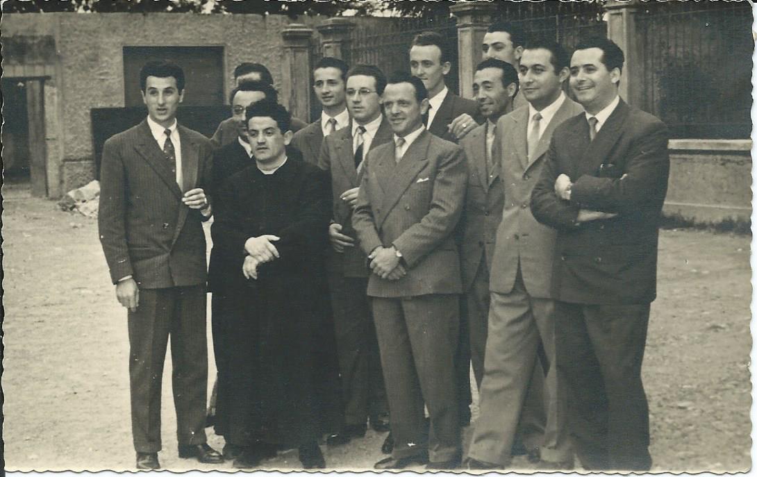 Giovani aclisti con Don Nicola